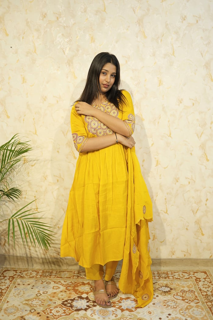 Zarnigaar Haldi Set